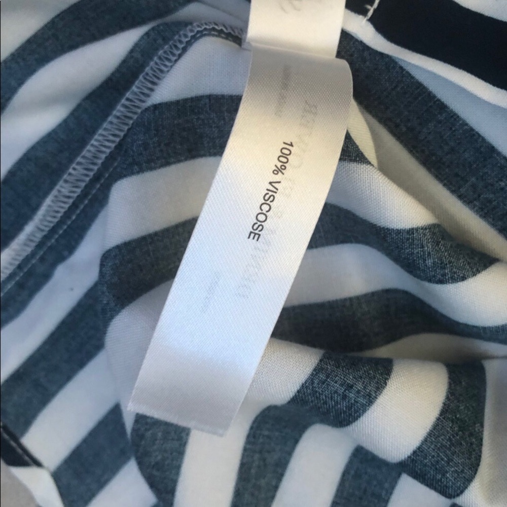 Button down - Picture 2 of 3
